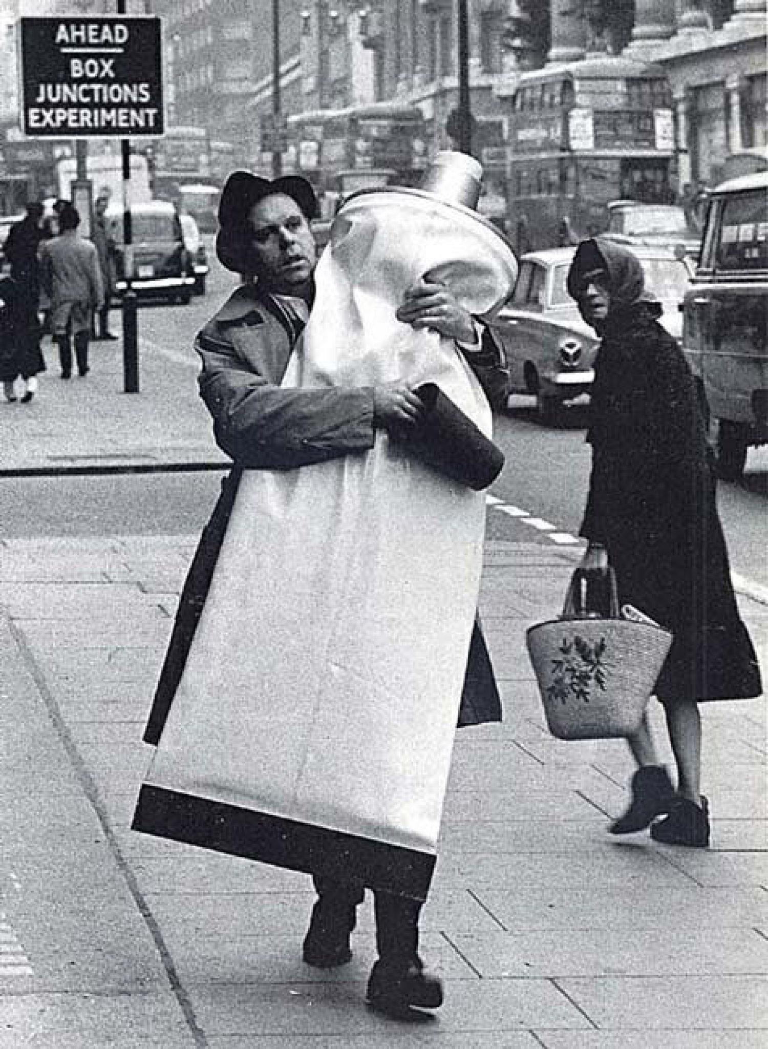 «Claes Oldenburg with a monumental tube of toothpaste, London», 1966