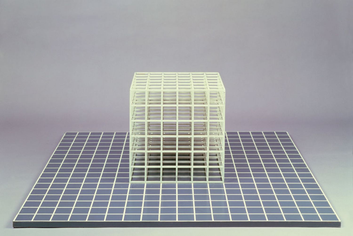 Sol Lewitt, «Modular, Cube Base», 1968