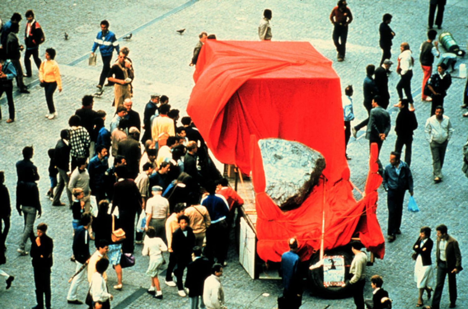 Stone arrives in Paris, Centre Georges Pompidou, minus delta t European tour, 1982