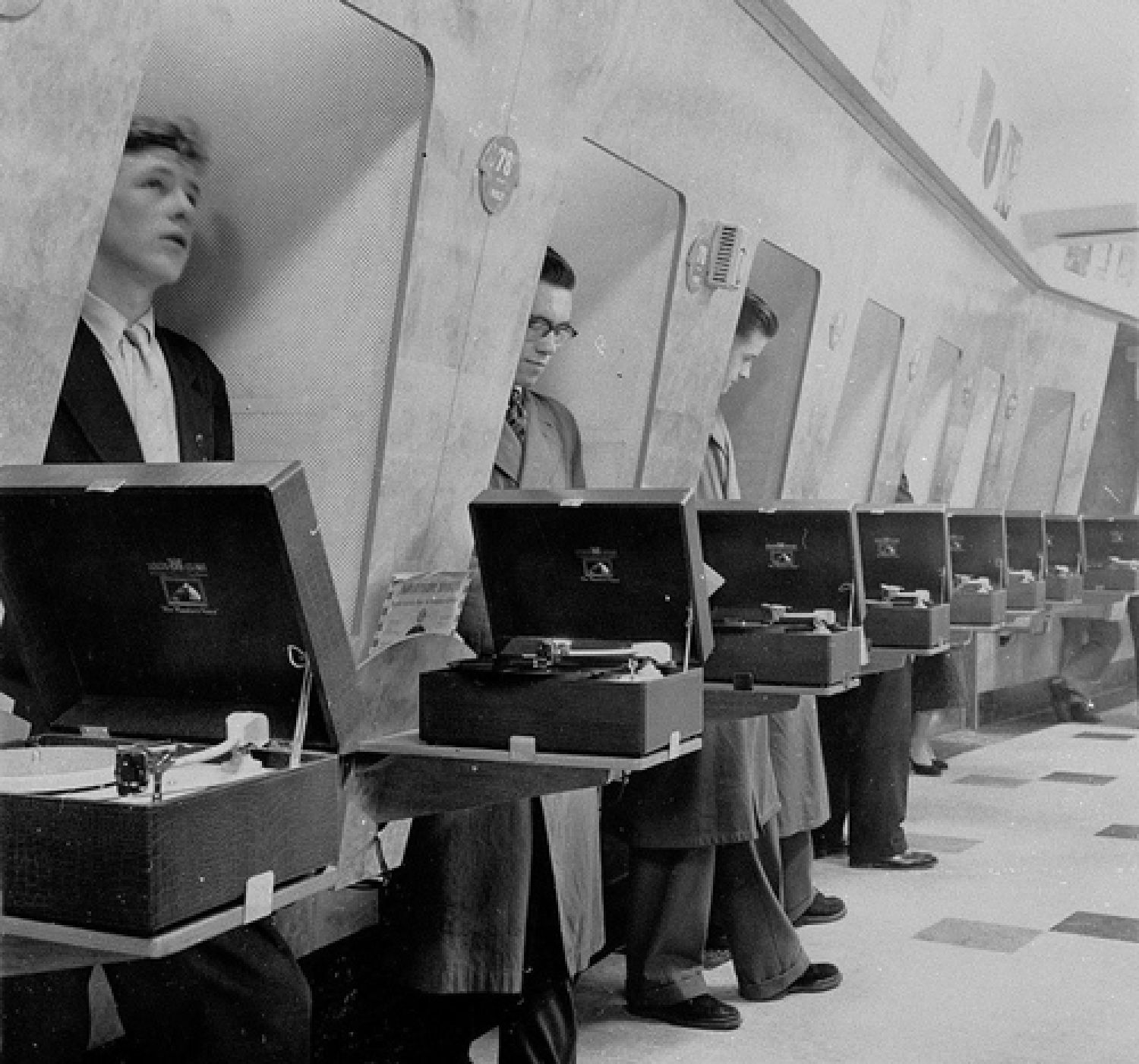 Unknown, «Customers of the HMV Oxford Street Store using  listening booths, London», 1950s