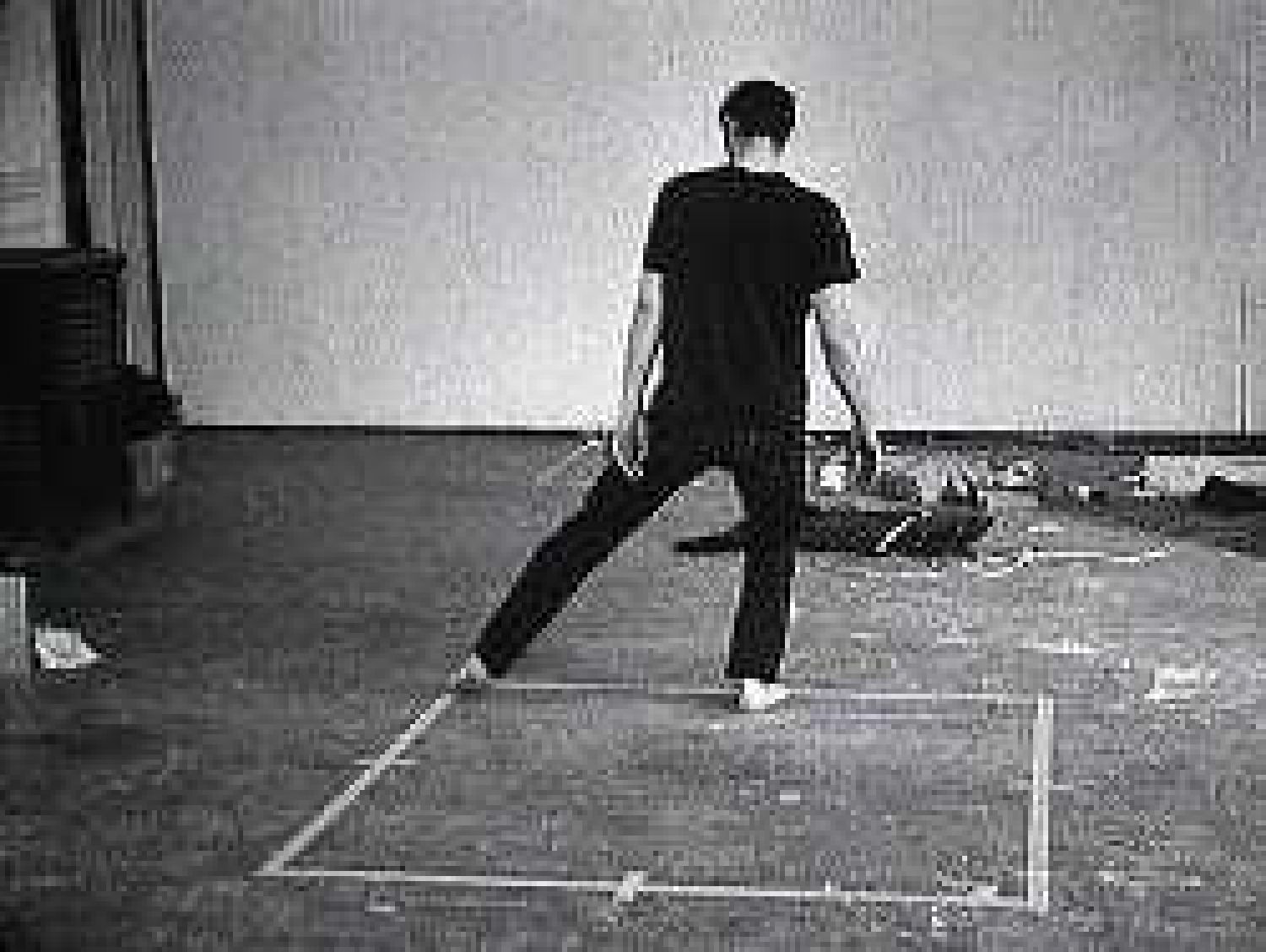 Bruce Nauman, «Dance or Exercise on the Perimeter of a Square (Square Dance)», 1967– 8 (still)