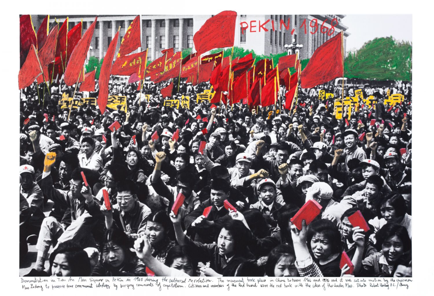 «Pekin, 1968». Da série «1968: El fuego de las ideas». Fotografia de arquivo a preto e branco. © Robert Harding P.L. 