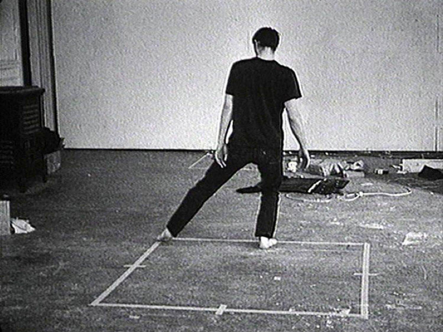 Bruce Nauman, «Dance or Exercise on the Perimeter of a Square», 1967-68