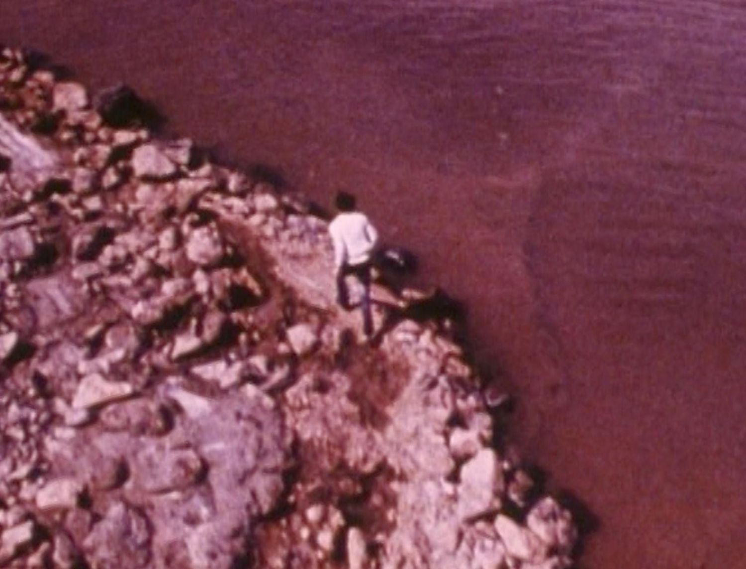 Edition Title - PT   Edition Title - EN   Edition Number   Date  From: To: Author in Residence   Editorial - PT   Editorial - EN   Editorial Author   Moodboard Images  Robert Smithson, «Spiral Jetty», 1970. Film still.