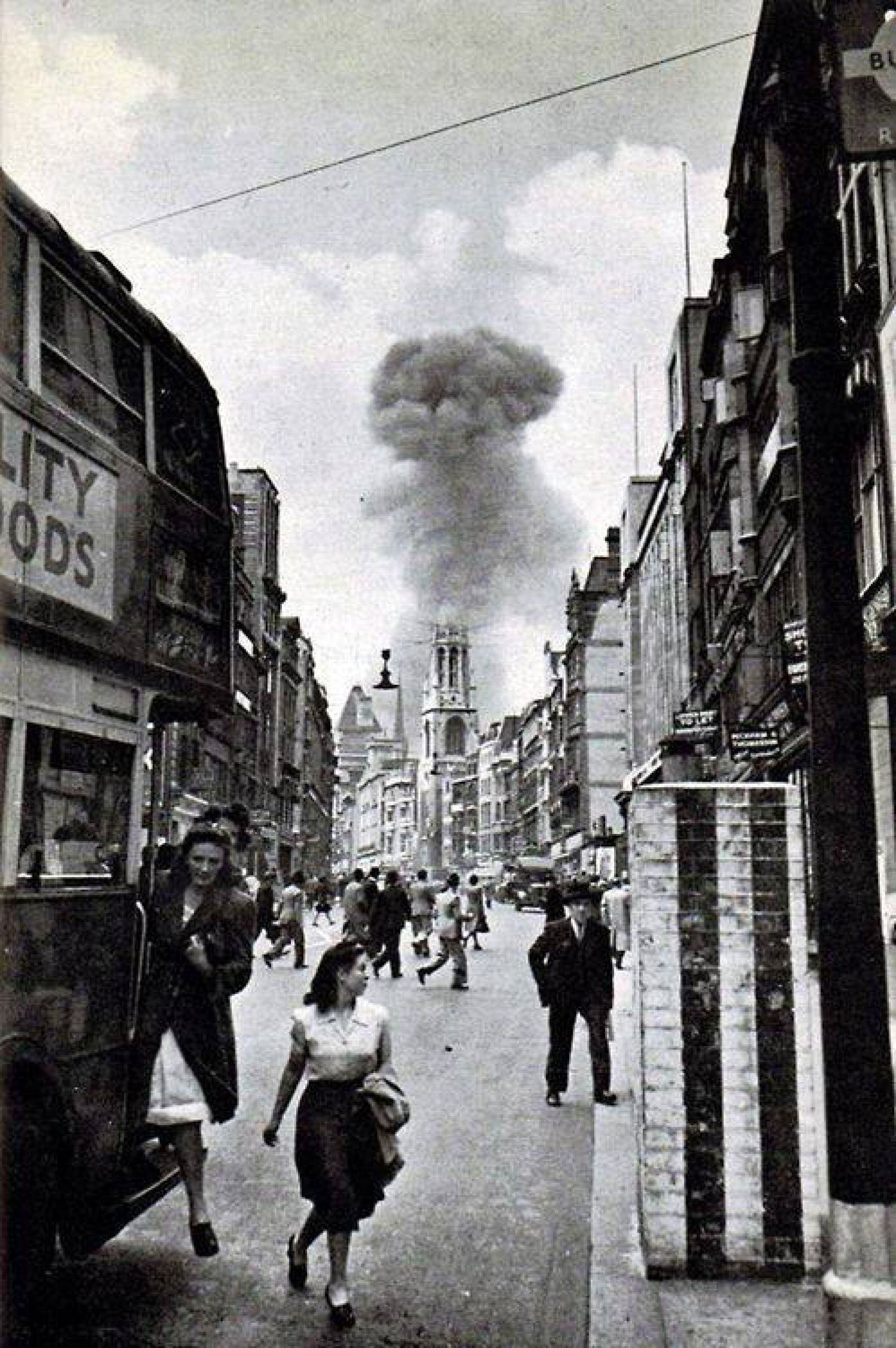 Unknown, «A V-1 flying bomb lands in a street off Drury  Lane, London», 1944