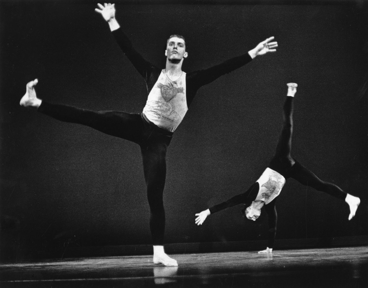Steve Paxton with Merce Cunningham in Cunningham’s «Antic Meet» in 1963