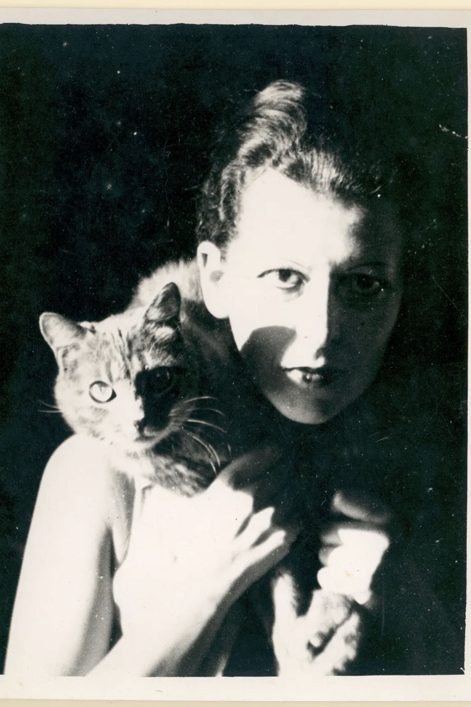 «Claude Cahun with her cat Kid», 1927.  Photo Jersey