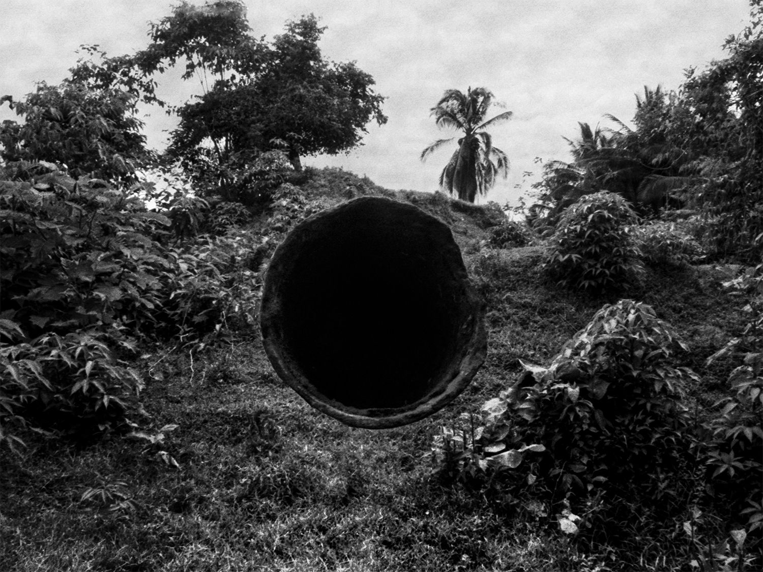 Adrián Balseca, «Horamen (Tola del Pinzón)», 2017. 35mm, fotografia a preto e branco, impressão digital em papel Ilford, 50 x 37,5 cm. Edição de 5 + 2AP